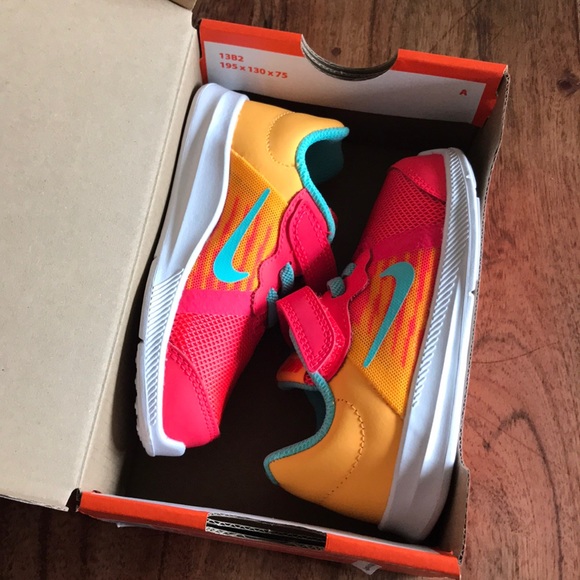 New Nike Shoes **LAST PAIR!** - Picture 5 of 6